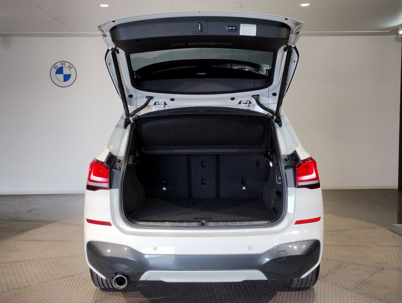 X1 sDrive18i RHD