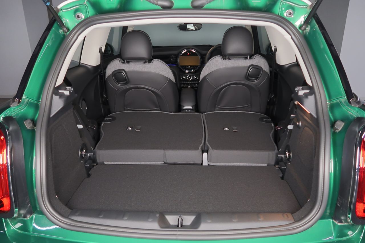 MINI Cooper F56 RHD