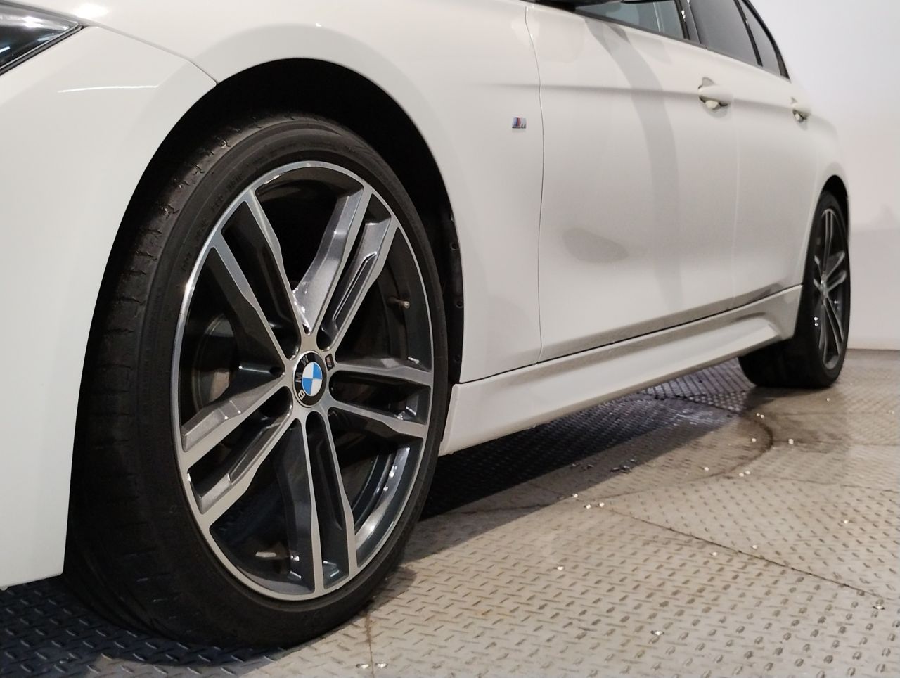 320D SEDAN RHD