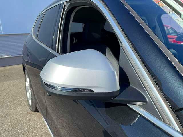 U11 iX1 xDrive30
