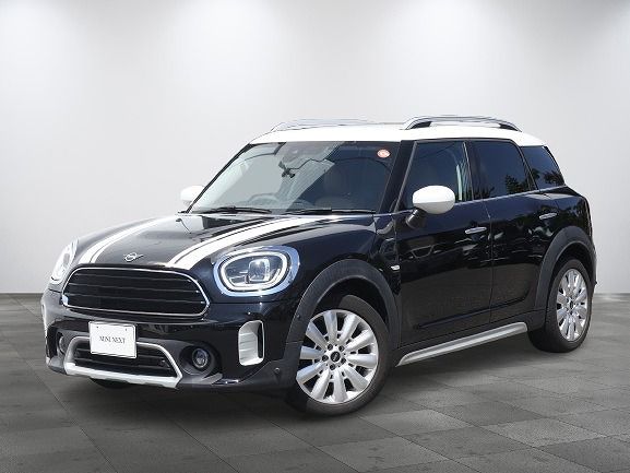 THE NEW MINI COOPER D CROSSOVER.