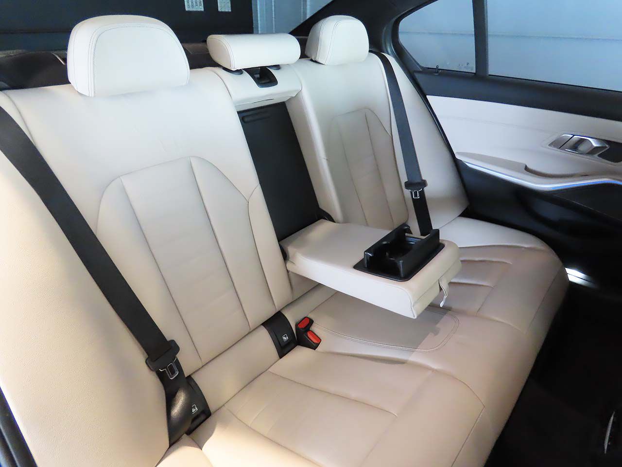 G20 330e Saloon RHD