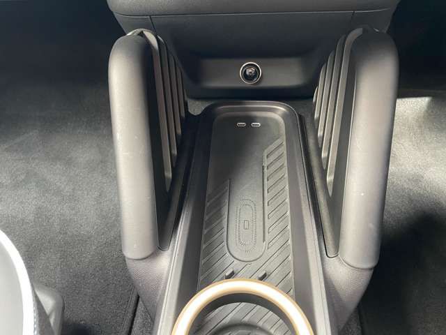 J01 MINI Cooper E