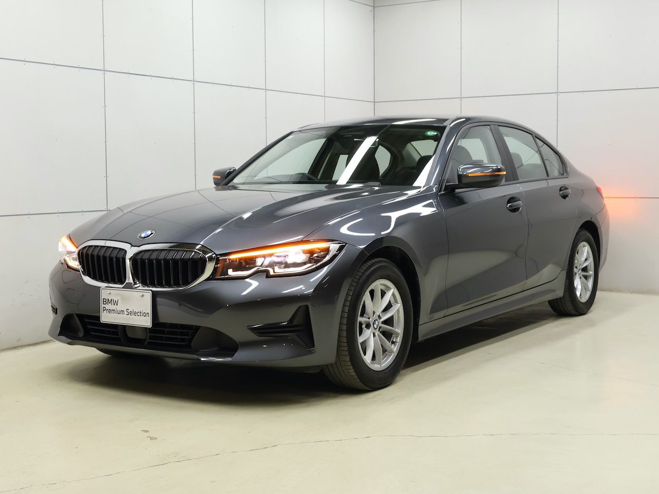 320i