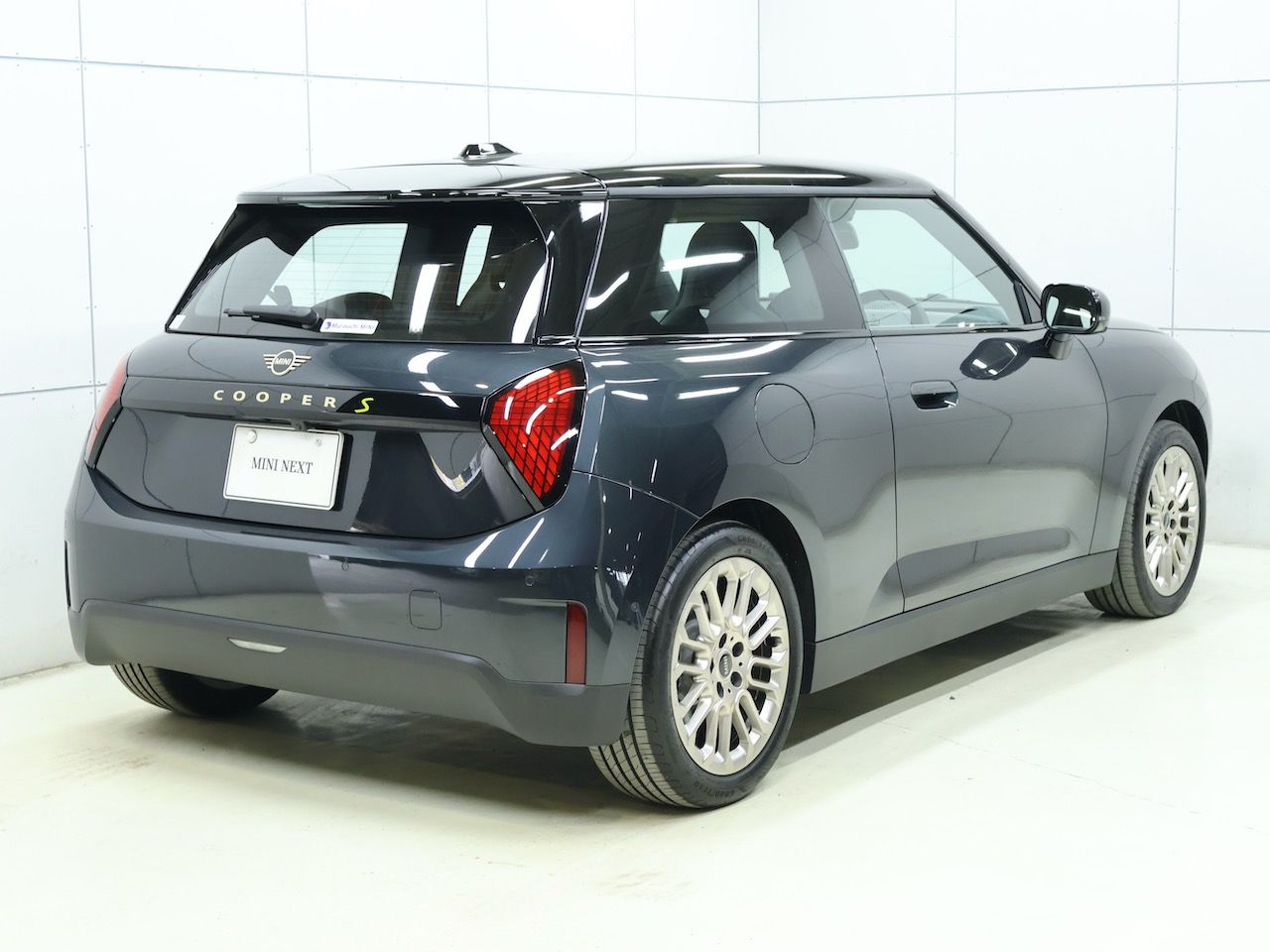 J01 MINI Cooper SE
