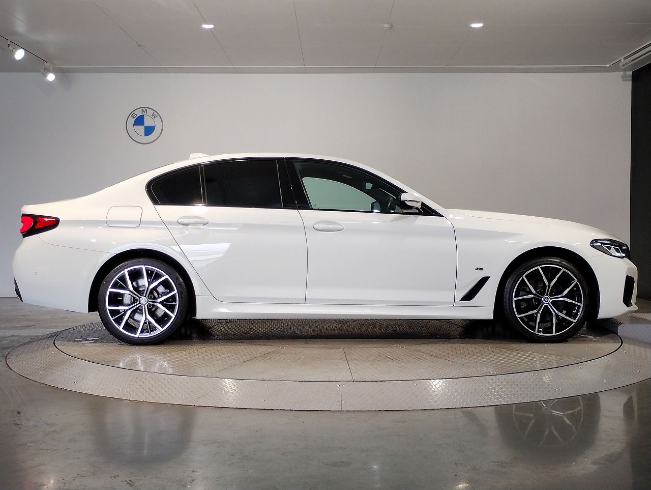 520d xDrive Sedan RHD