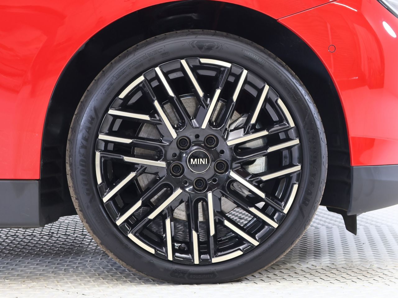 J01 MINI Cooper SE