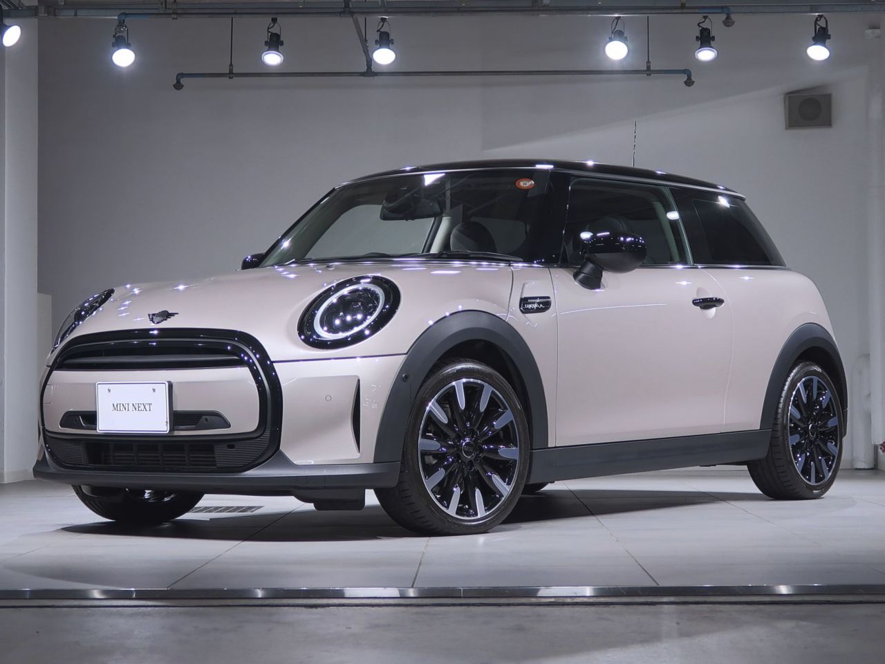 MINI COOPER 3 DOOR CAMDEN EDITION.