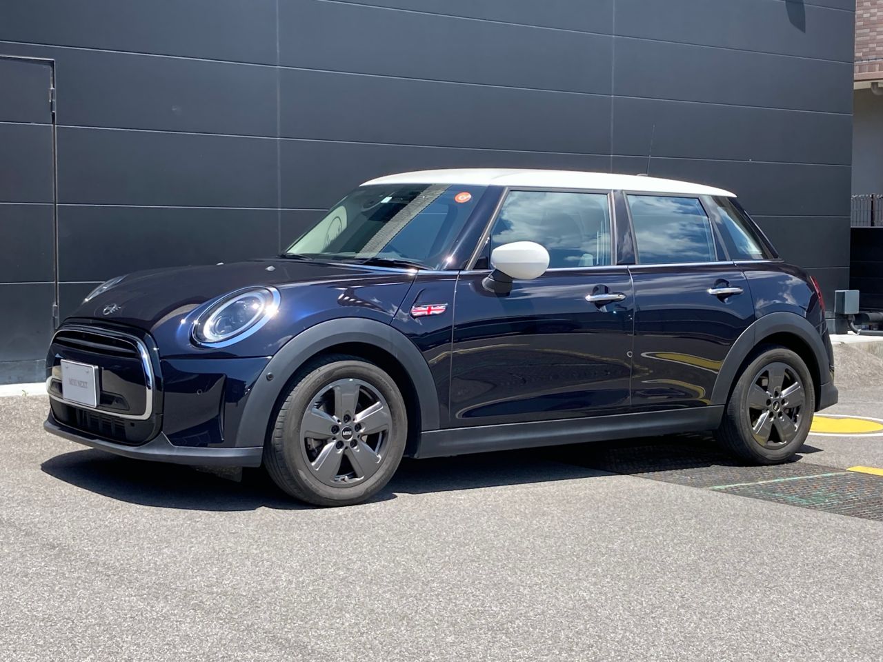 MINI COOPER 5 DOOR.