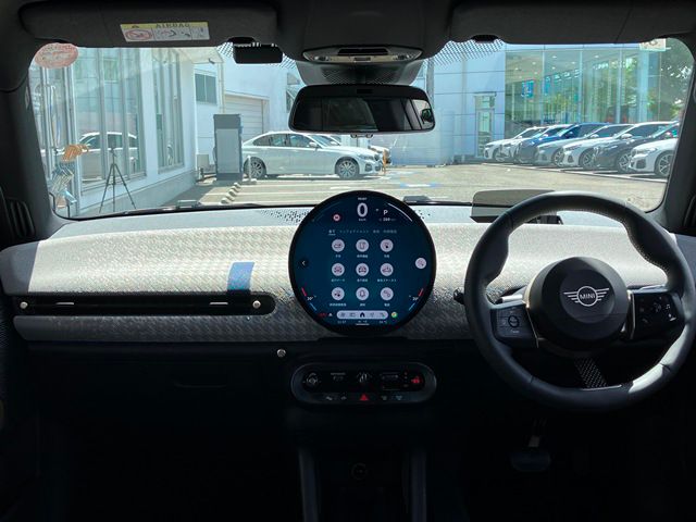 J01 MINI Cooper SE