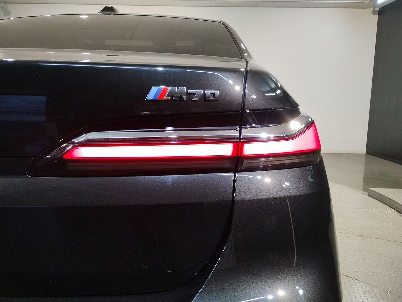 BMW i7 M70 xDrive Sedan RHD