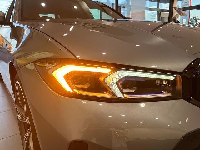 320d xDrive Berline RHD
