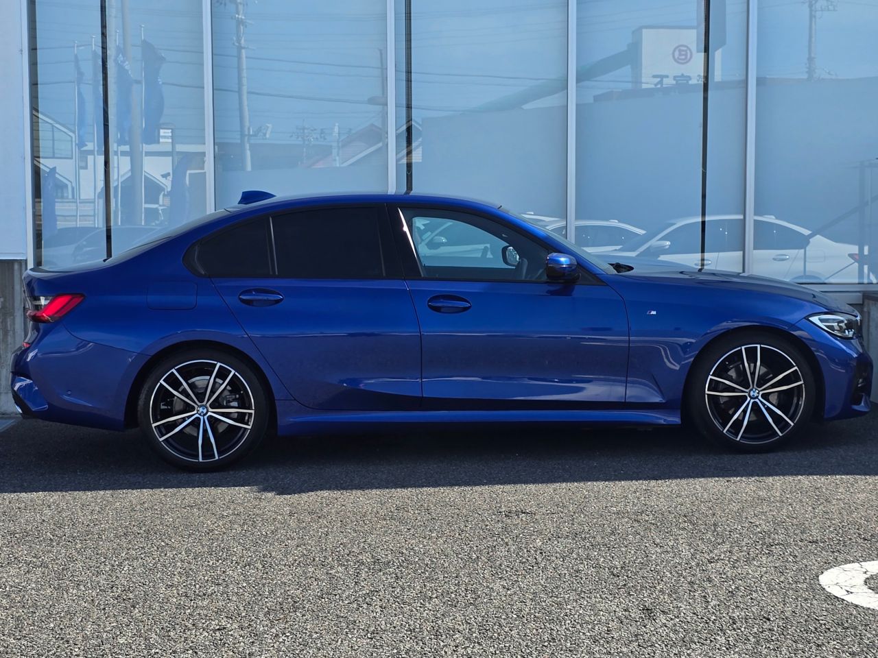 320i Sedan RHD