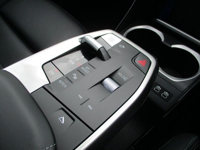 U11 iX1 xDrive30