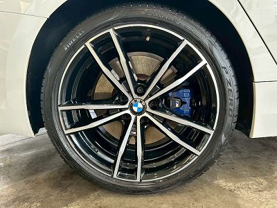 G20 330e Saloon RHD