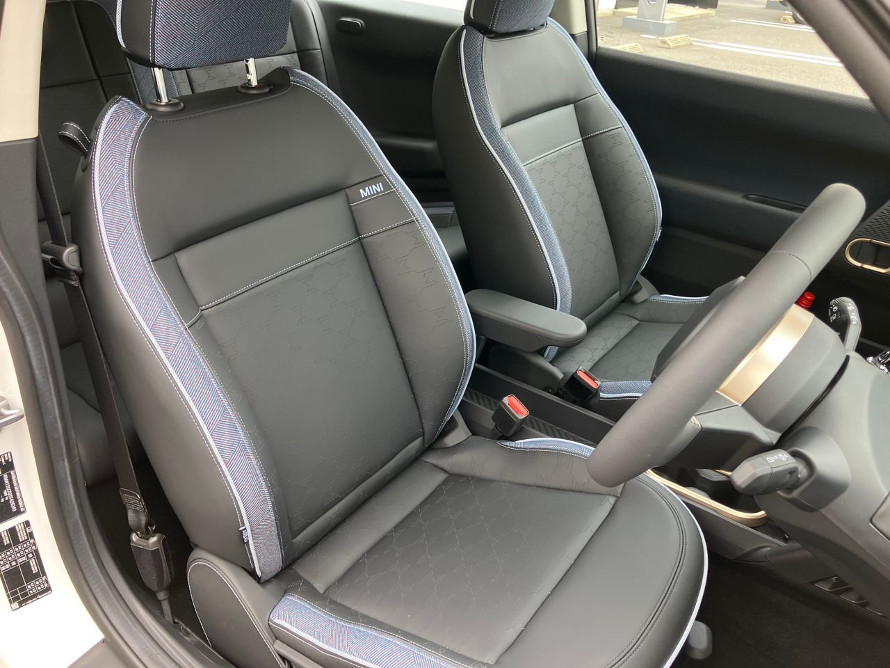 J01 MINI Cooper E