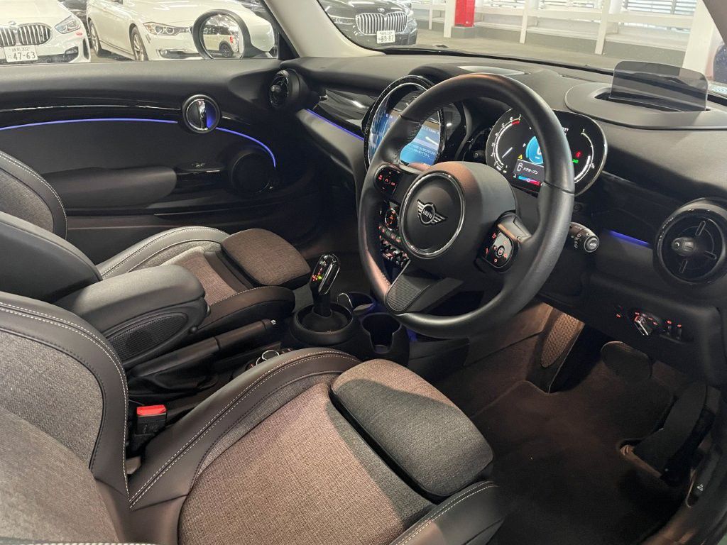 MINI Cooper F56 RHD