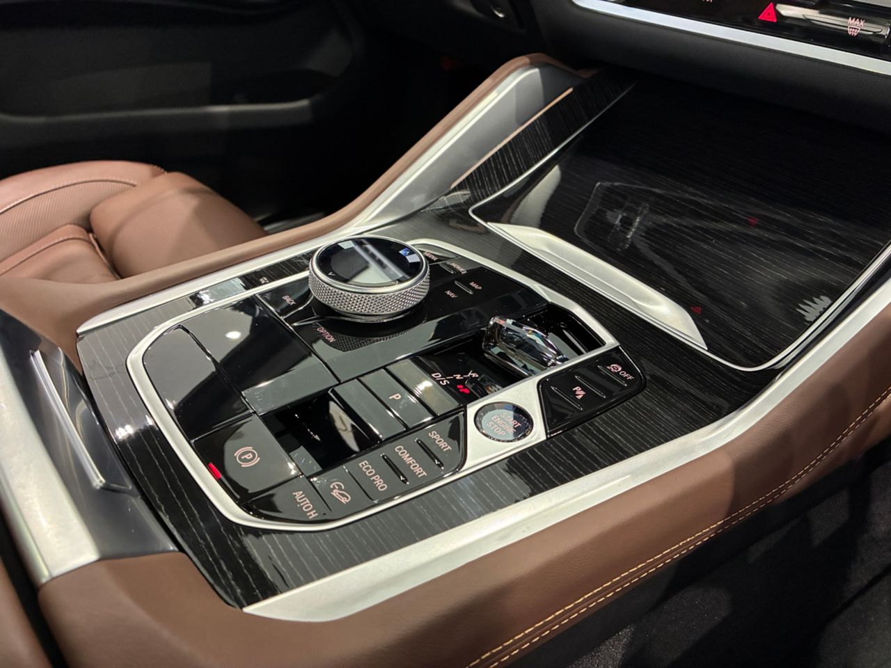X6 M60i xDrive RHD