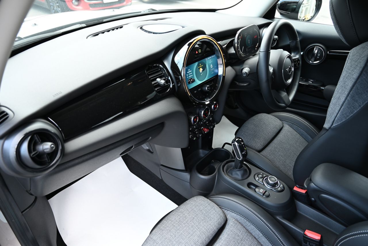 MINI Cooper F56 RHD