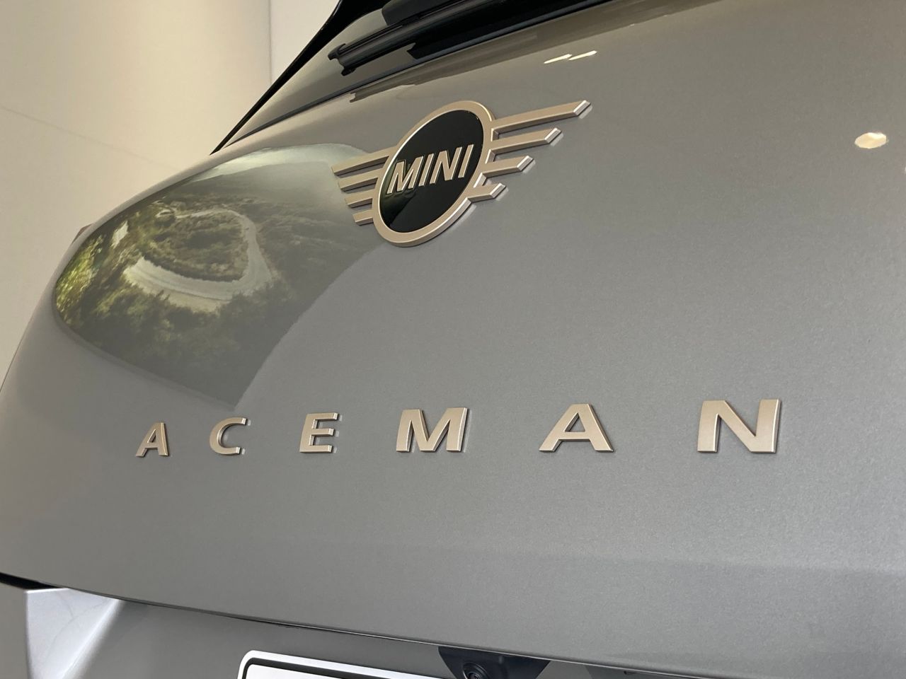 J05 MINI Aceman E