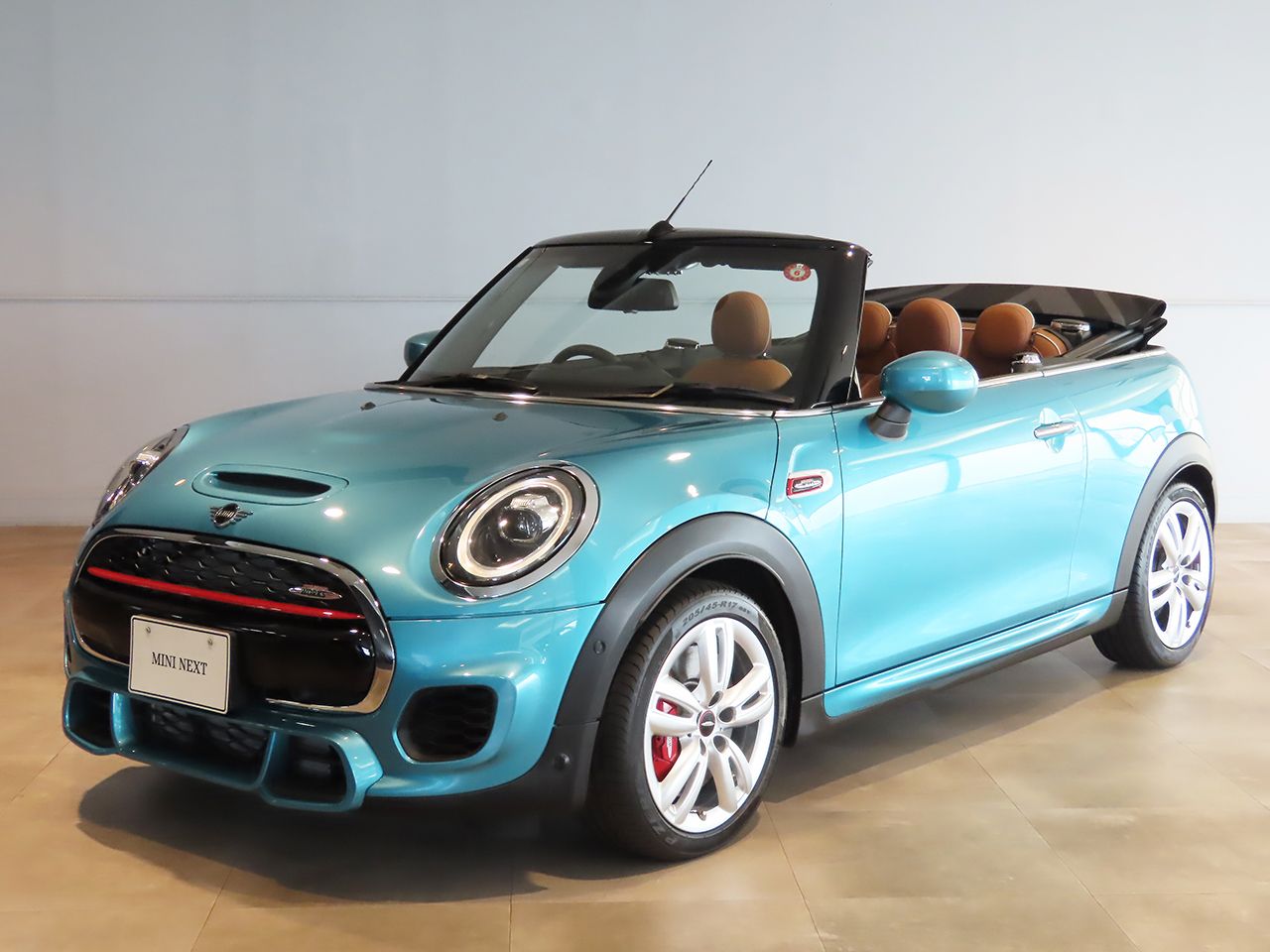 MINI JOHN COOPER WORKS CONVERTIBLE.