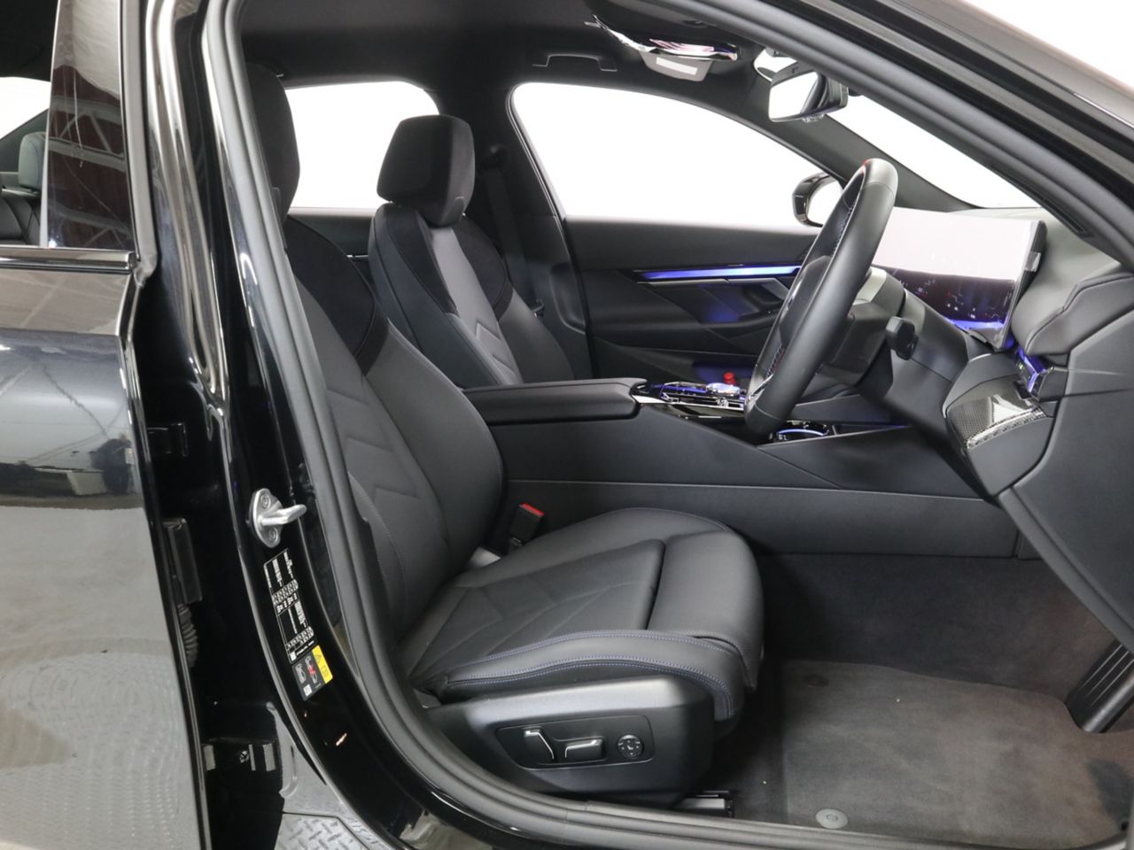 BMW i5 M60 xDrive Sedan RHD