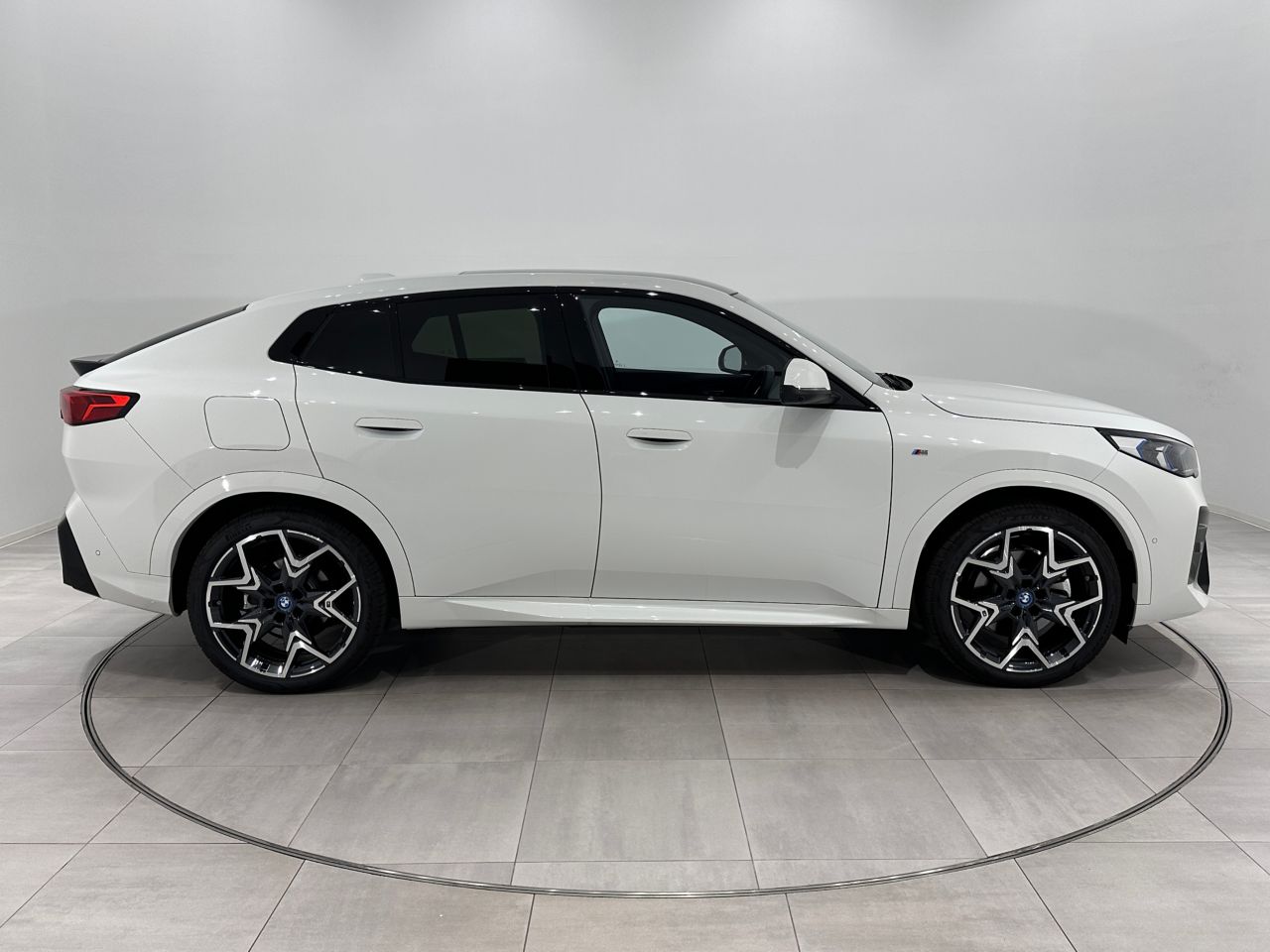 iX2 xDrive30 MSP