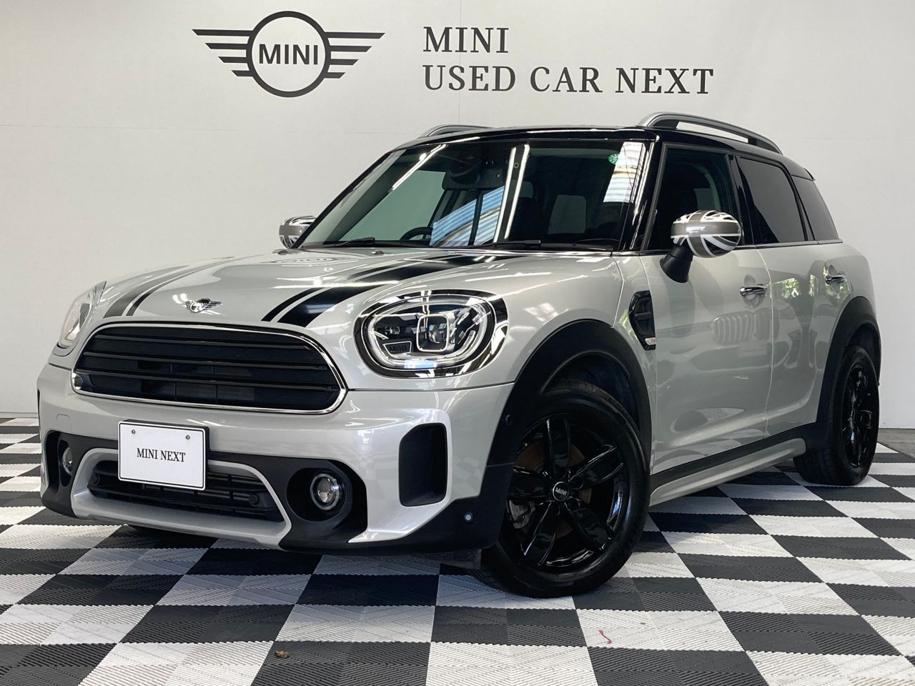 THE NEW MINI COOPER D CROSSOVER.