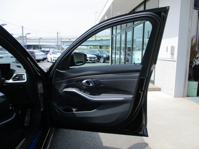 320d xDrive Berline RHD
