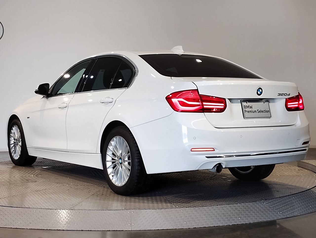 320D SEDAN RHD