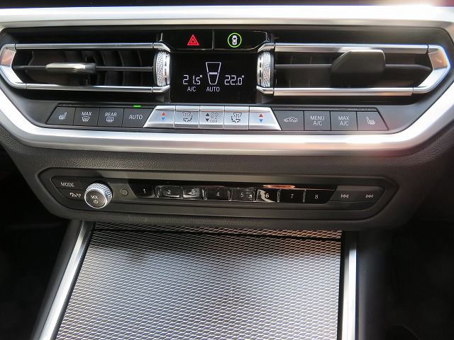 G20 320d xDrive RHD Saloon
