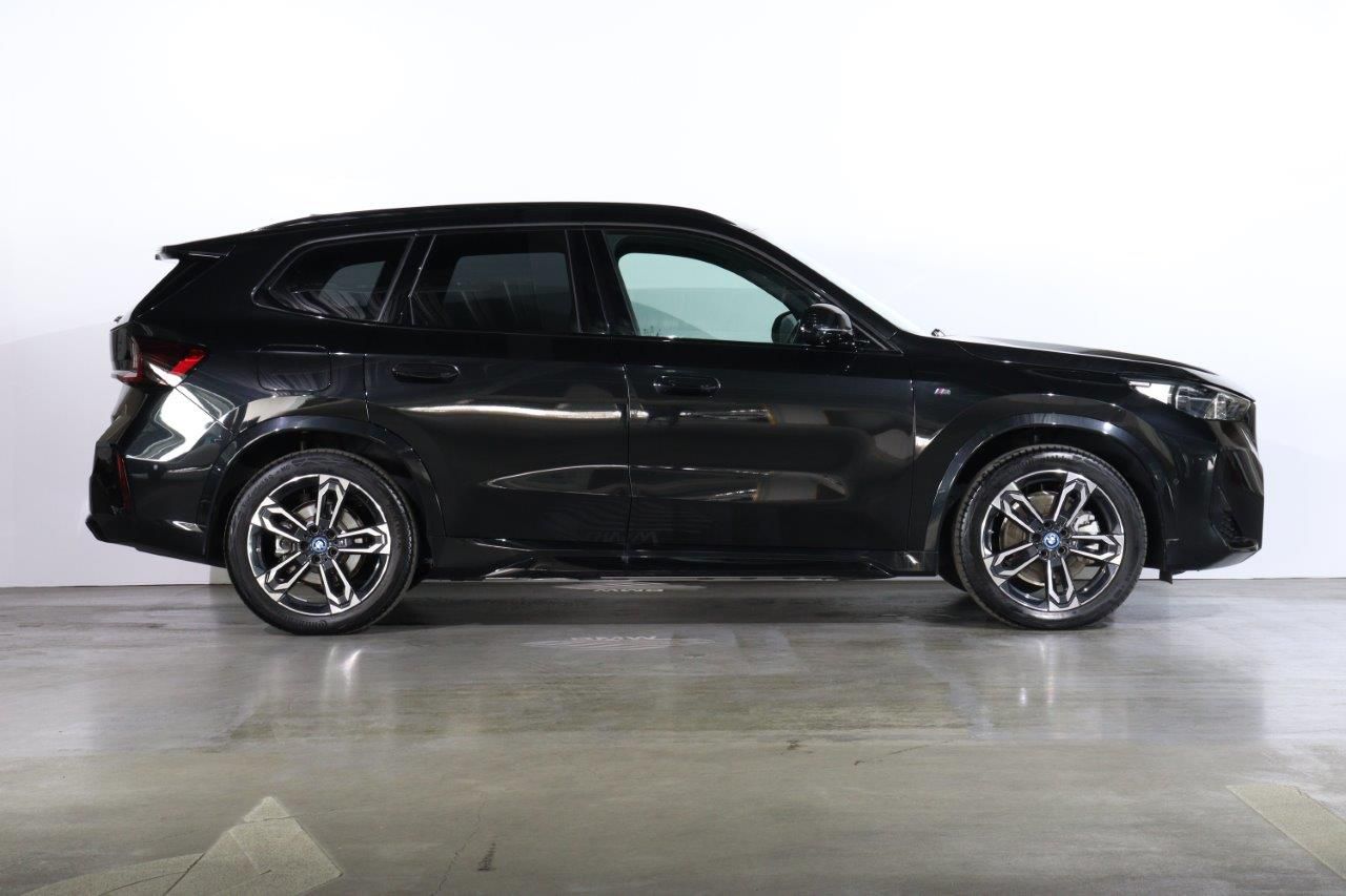 U11 iX1 xDrive30