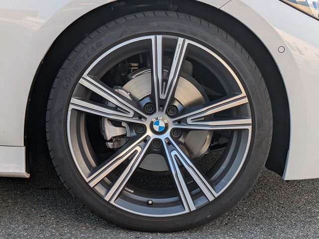 320d xDrive Berline RHD
