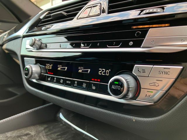 530e Sedan RHD
