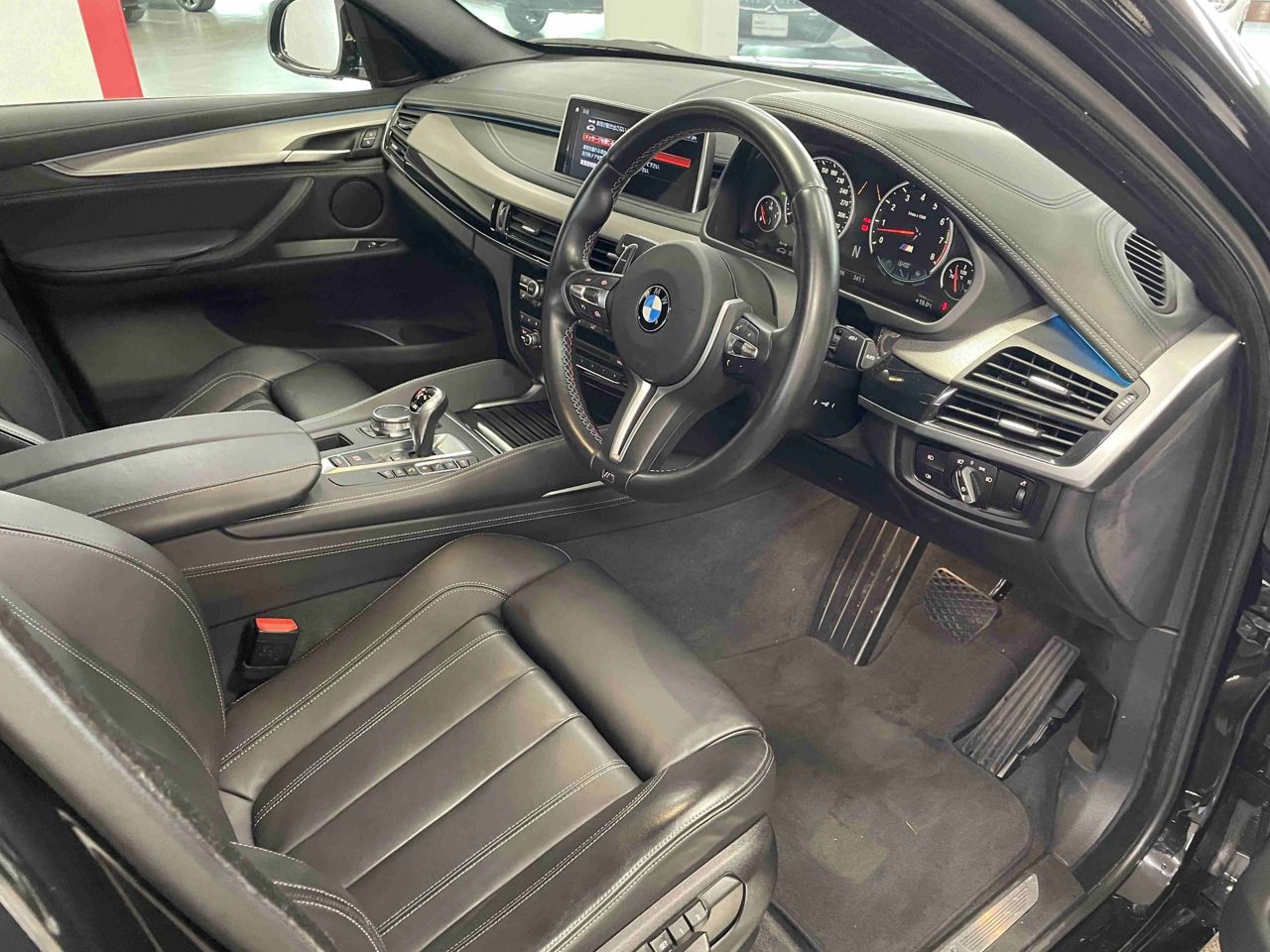 X6M RHD