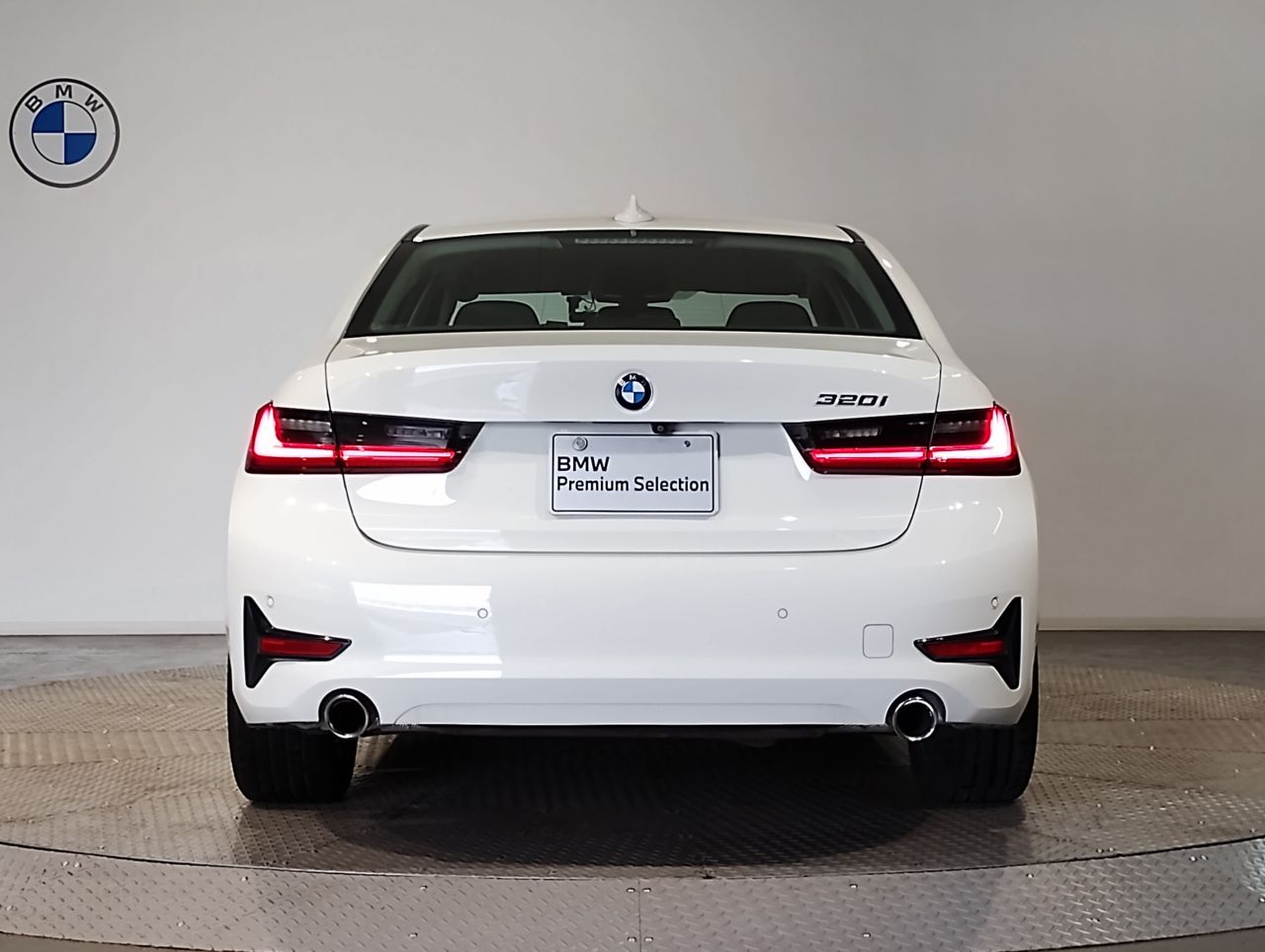 320i Sedan RHD