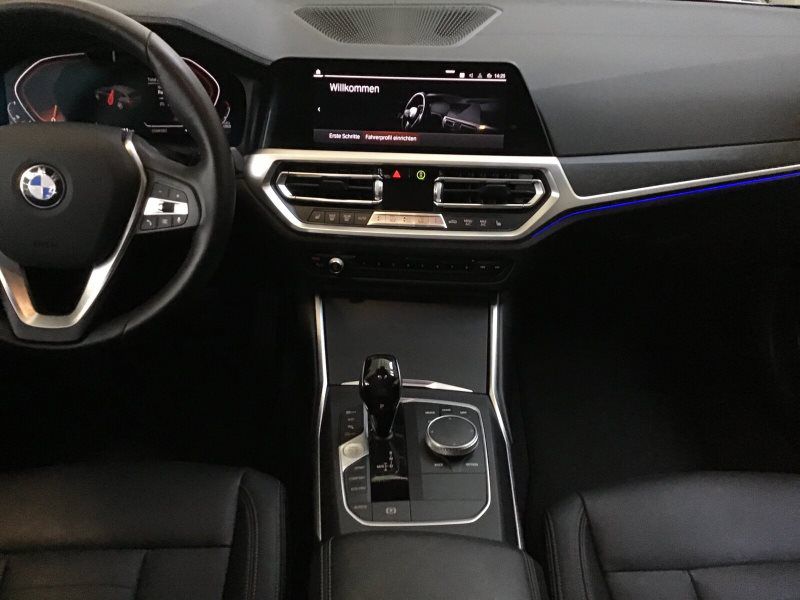 330i Touring