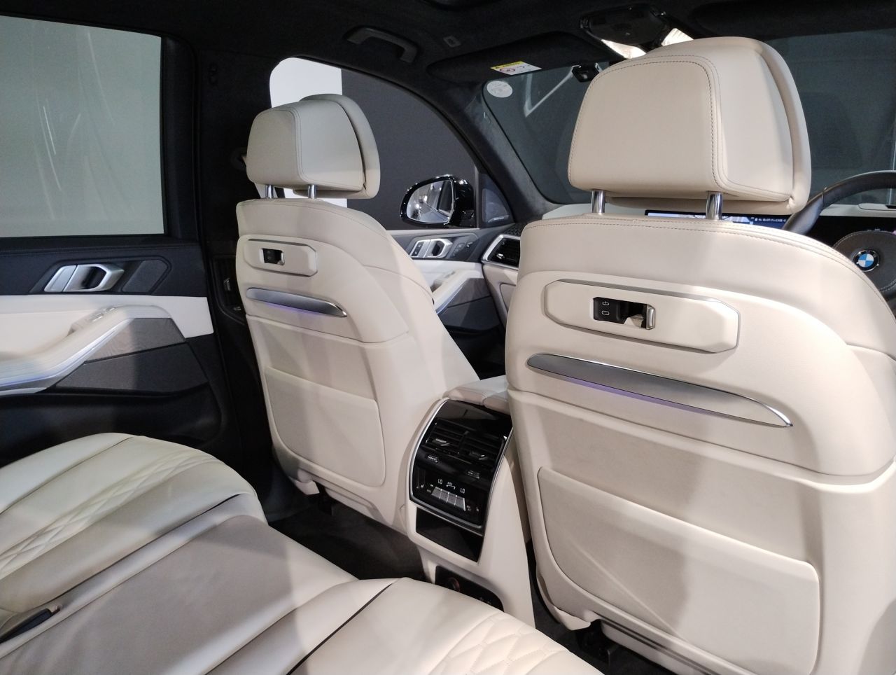 X7 xDrive40d RHD US