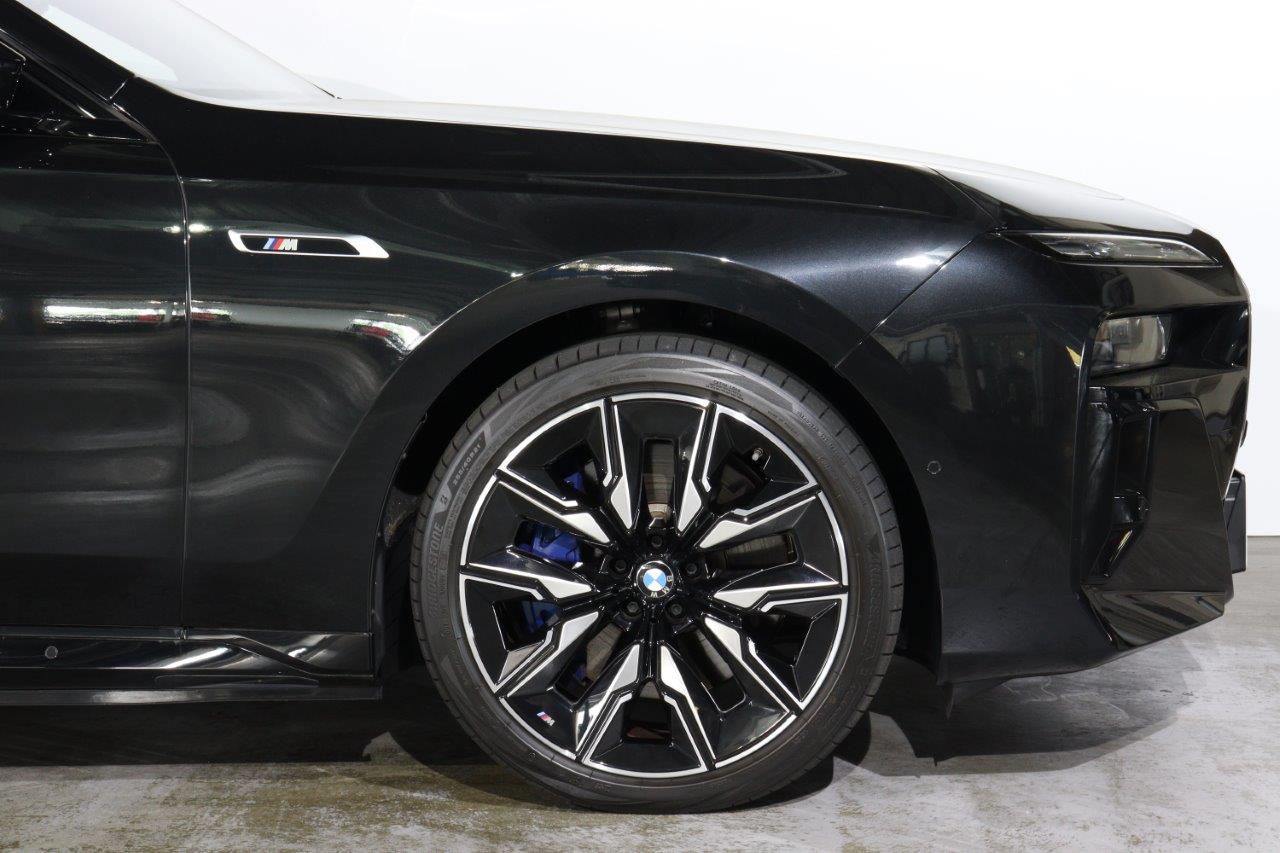 BMW i7 M70 xDrive Sedan RHD