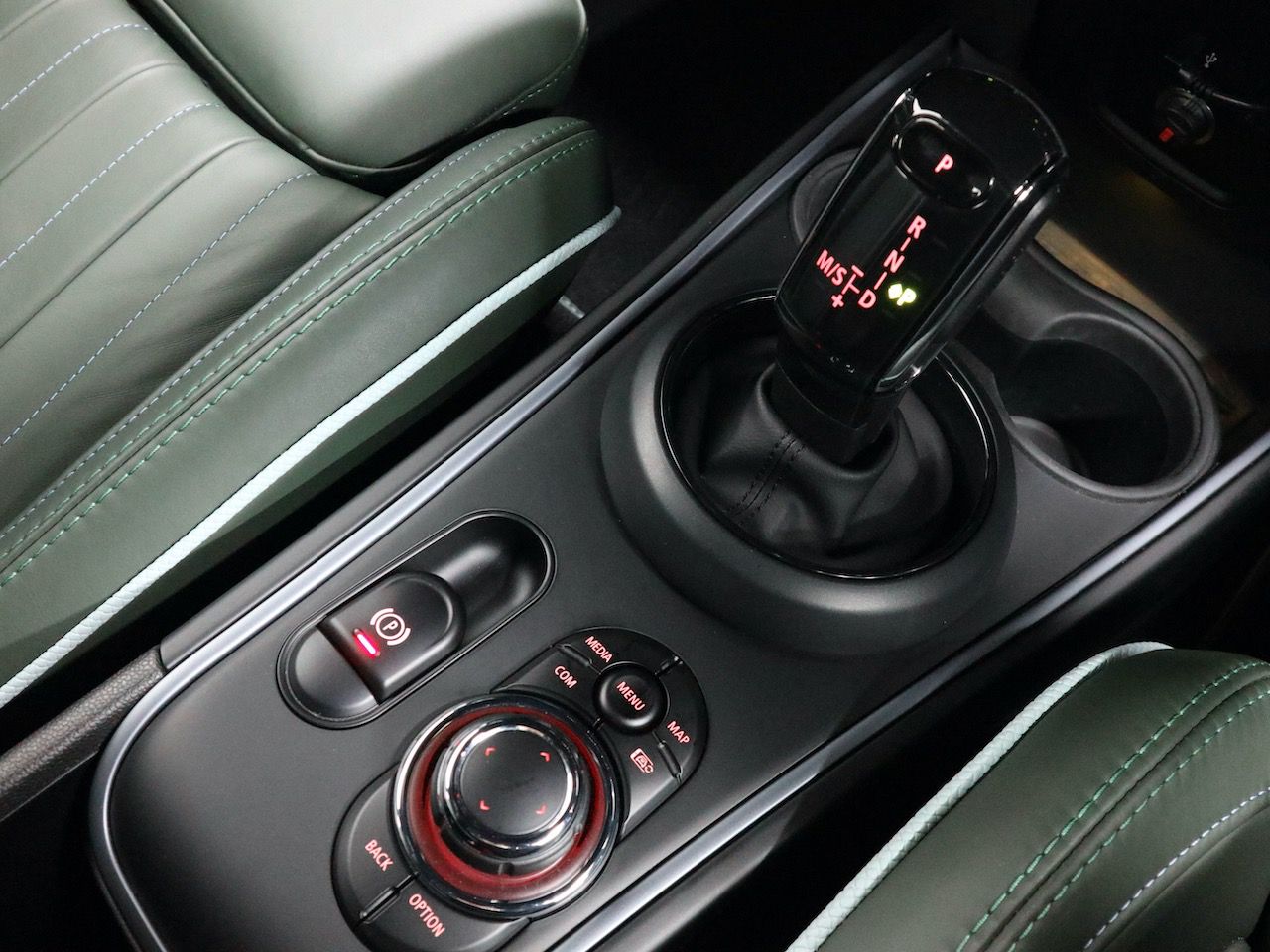F40 118d Sports Hatch 5-door B47 2.0d