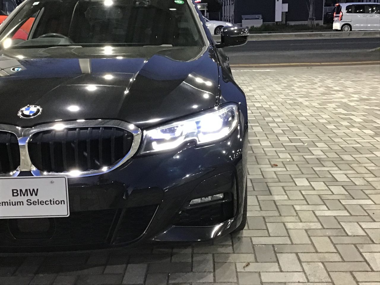 320i Sedan RHD