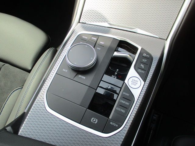 320d xDrive Berline RHD