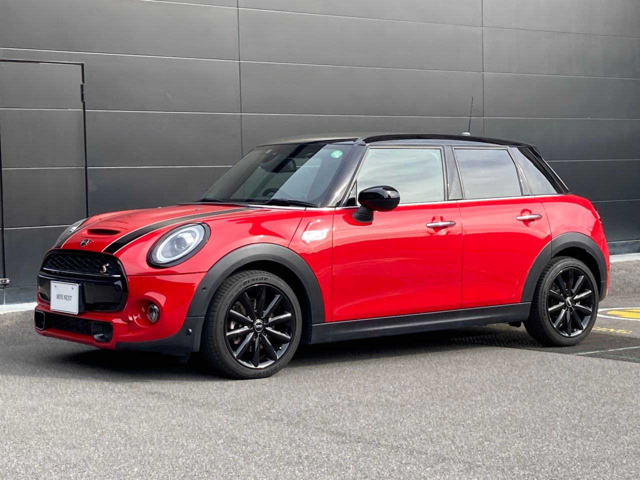 MINI COOPER S 5 DOOR.