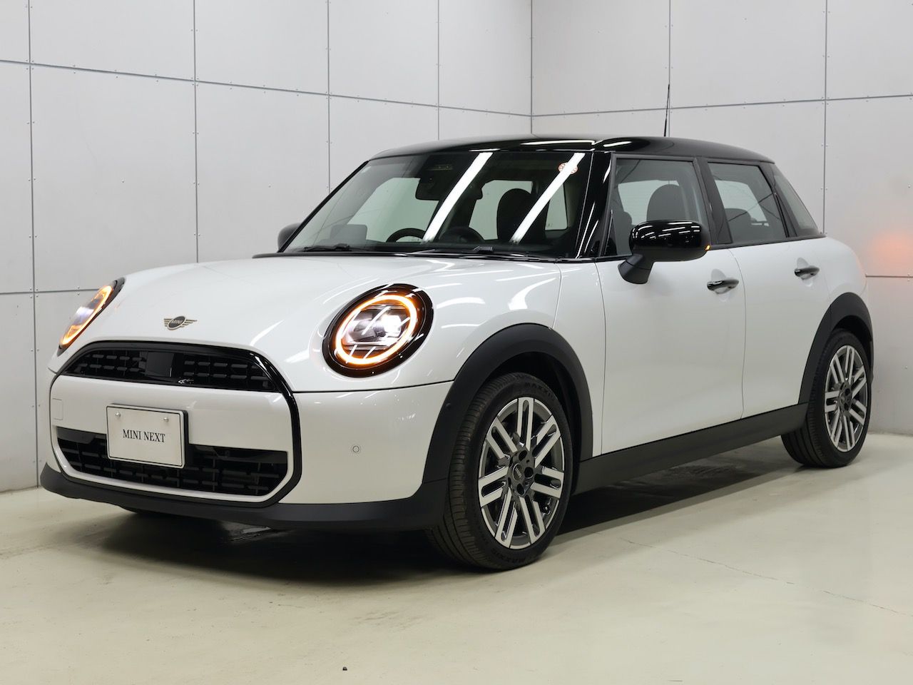 THE NEW MINI COOPER (5 DOOR) C