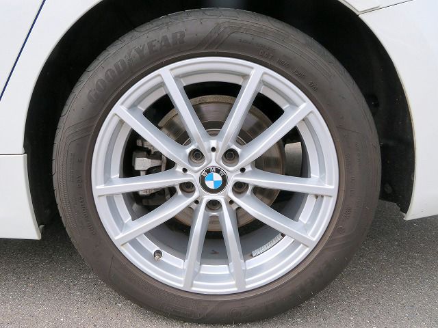 G20 320d xDrive RHD Saloon