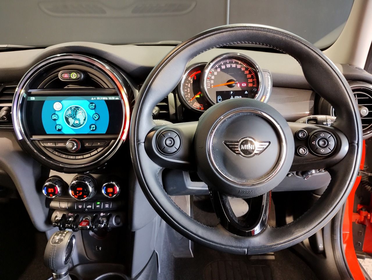 F55 COOPER D (AT)