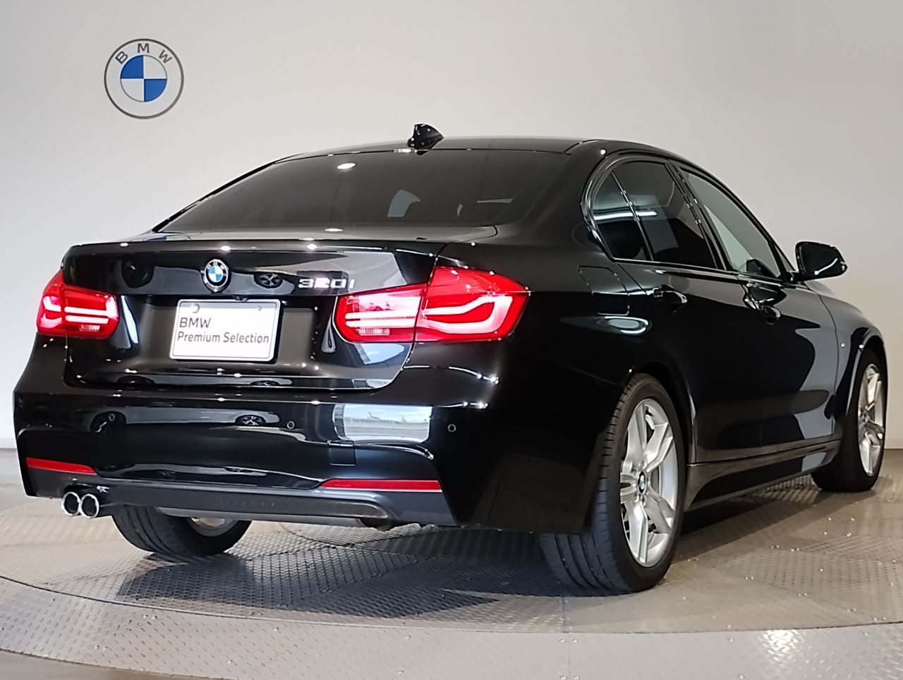 320I SEDAN RHD