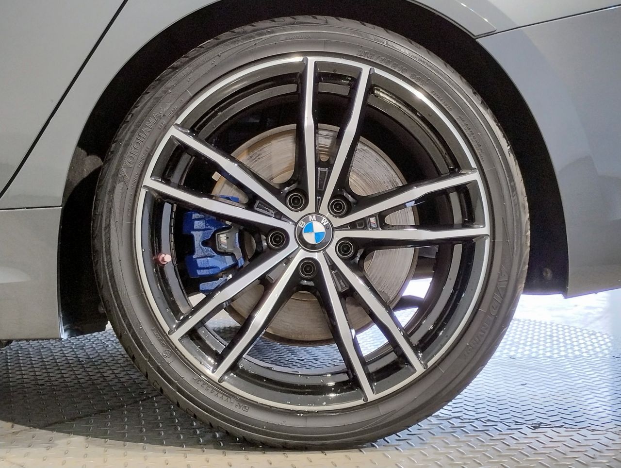 320i Sedan RHD