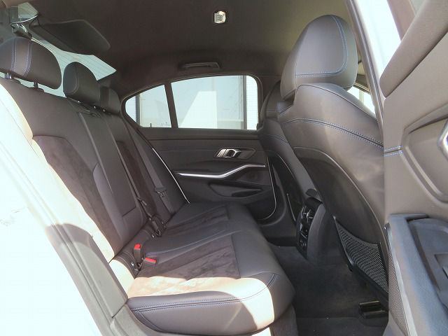 G20 320d xDrive RHD Saloon