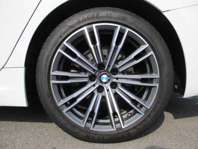 320i Sedan RHD